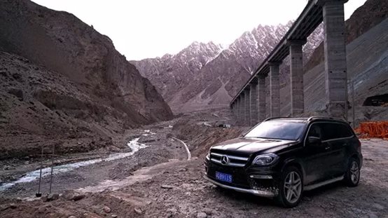 斯-奔驰SUV家族倾情奉献《对望--丝路新旅程》