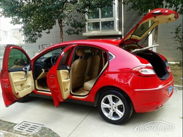 2011年新款奇瑞a3两厢经典红色准新车(信息已过期)