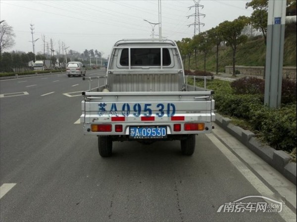 哈飞双排坐货车