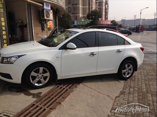 白色雪佛兰科鲁兹2012款