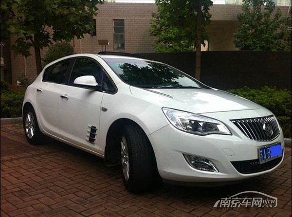 别克英朗XT手动两厢豪华版